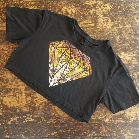 T-Shirt Trio, 2 Crop Tops & 1 Graphic Tee - Picture 2 of 7